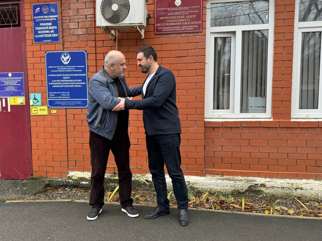 Работники комплексного центра социального обслуживания населения в МО «Кизилюртовский район» проводили своего коллегу в зону специальной военной операции.